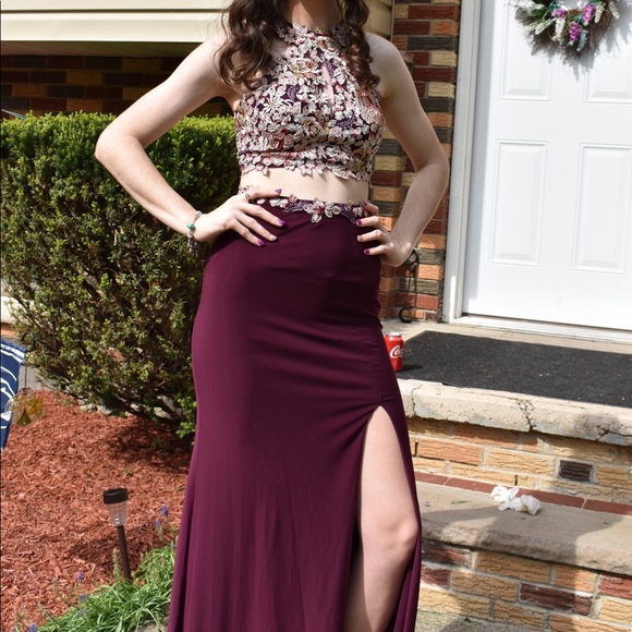 Only worn once and looks brand new!! - Picture 1 of 8